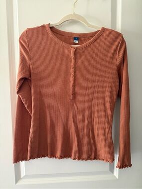 OLD NAVY | Rust Ribbed Henley Long Sleeve Top w/ Lettuce Hem - Size M